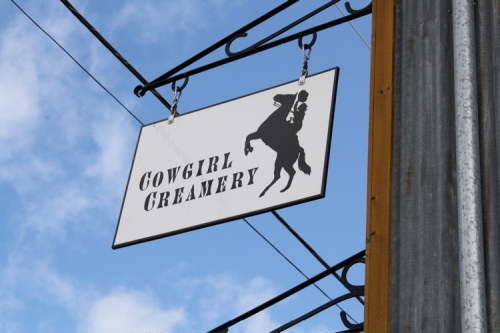 cali-cowgirl-creamery-sign