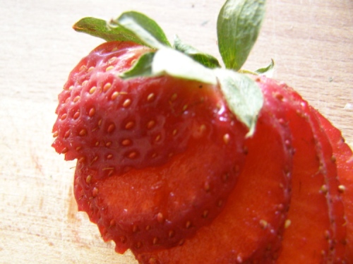 starwberry-salad-sliced-straw